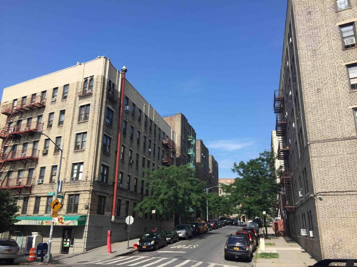 2-bedroom In The Bronx And Pet Friendly Apartment New York